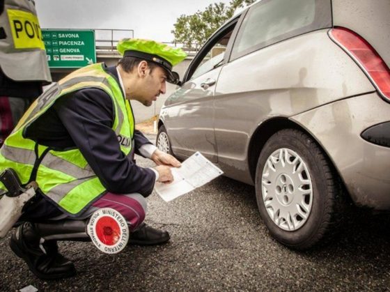 Auto, è allarme gomme: «Più della metà delle auto viaggiano sgonfie»
