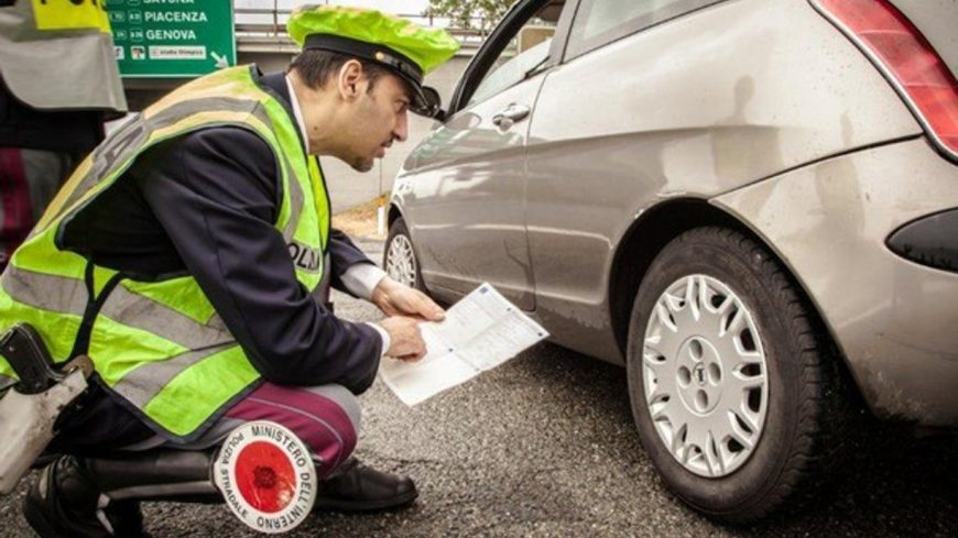 Auto, è allarme gomme: «Più della metà delle auto viaggiano sgonfie»
